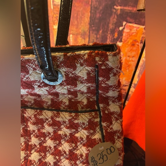 Red& White Houndstooth Vera Bradley purse - Picture 3 of 6